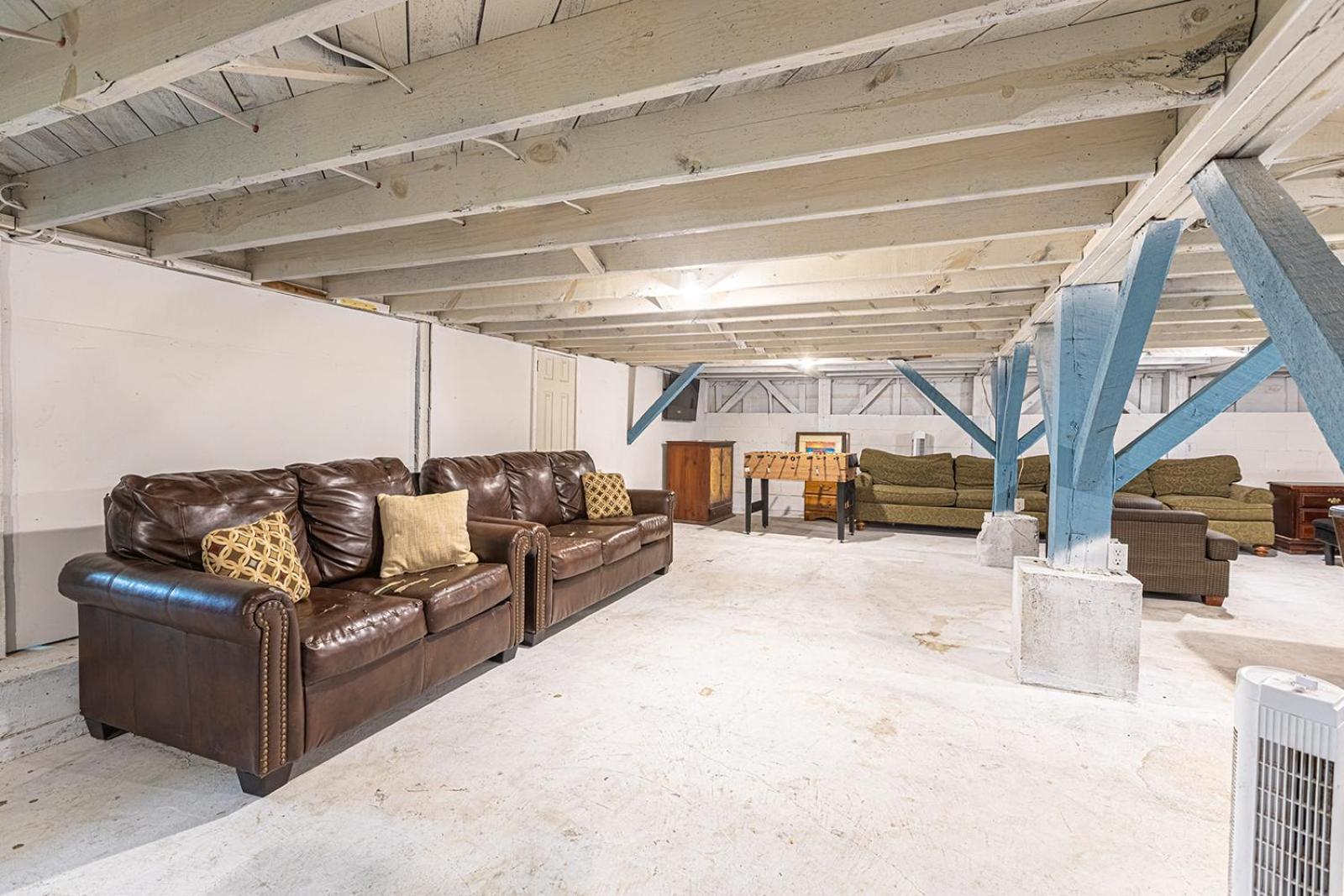 Gorgeous Centrally Located Ocean View 2 King, Huge Private Yard & Deck, Firepit, Bbq, & Game Tables شاطئ ميرتل المظهر الخارجي الصورة