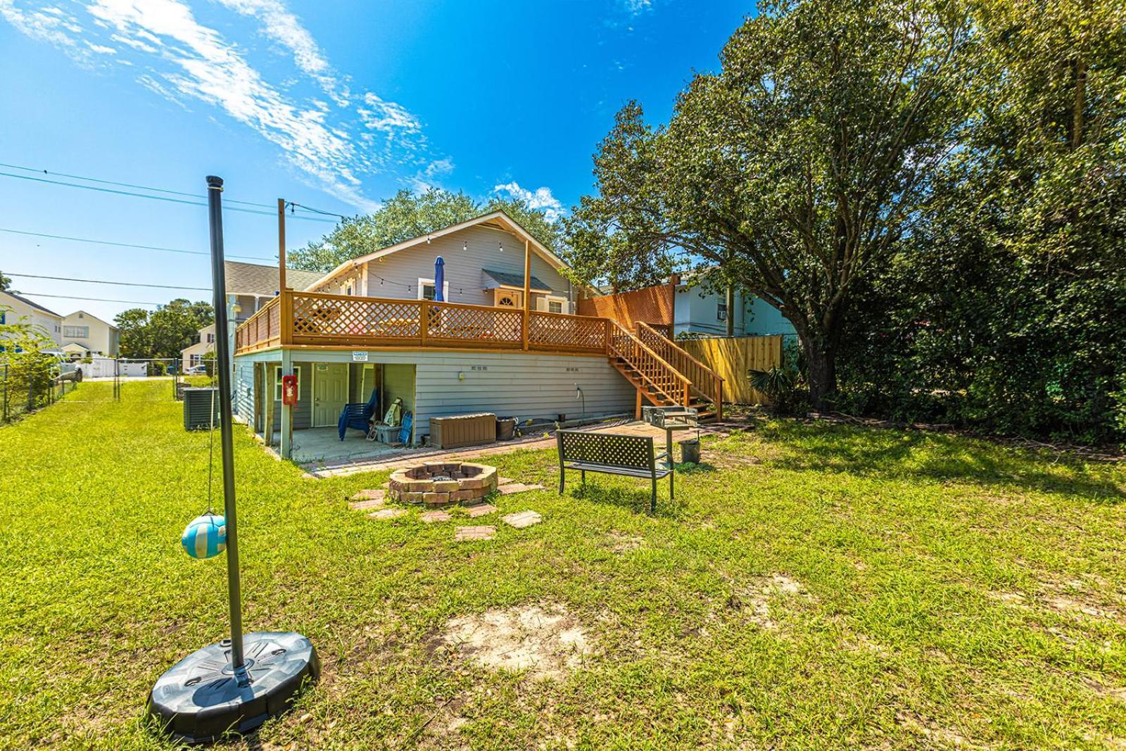 Gorgeous Centrally Located Ocean View 2 King, Huge Private Yard & Deck, Firepit, Bbq, & Game Tables شاطئ ميرتل المظهر الخارجي الصورة
